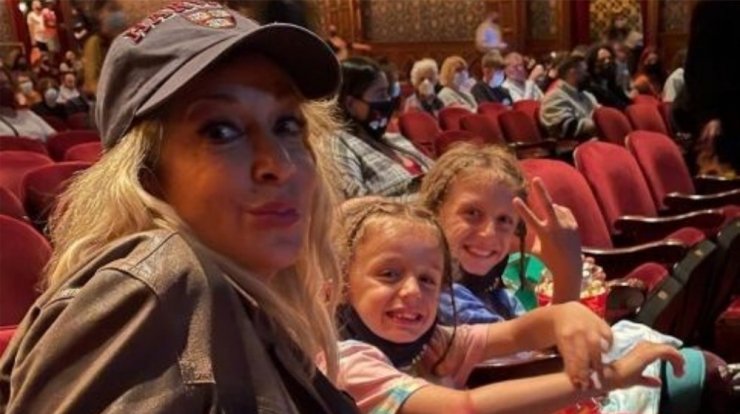 Άννα Βίσση: Τα ψώνια που έκανε για τους εγγονούς της μόλις έφθασε Κύπρο [εικόνα] 