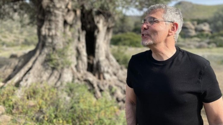 Θοδωρής Αθερίδης: "Kοιμήθηκα με την Παναγία αγκαλιά" [βίντεο]