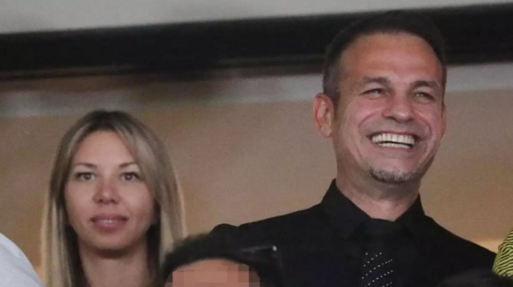 Ντέμης Νικολαΐδης: Η σύντροφός του τον θαυμάζει βλέποντάς τον στην τηλεόραση [εικόνα]