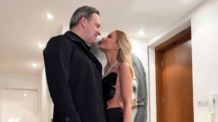 Έφη Παπαϊωάννου - Μαξ Τρίγκας: Η elevator selfie αφιερωμένη στον γιο τους [εικόνα]