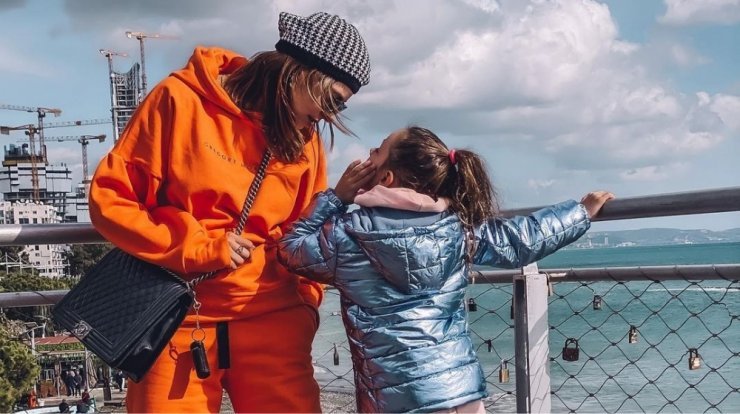 Κωνσταντίνα Ευριπίδου: Δείτε τι κάνει η Αριάδνη τη στιγμή που εκείνη προσπαθεί να κάνει βίντεο για το Tik Tok [βίντεο]