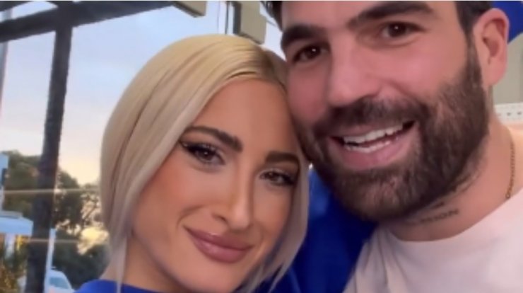 Έχασε το στοίχημα ο Αλεξάνδρου και έγινε ο προσωπικός κομμωτής της Ιωάννας Τούνη [εικόνα & βίντεο]