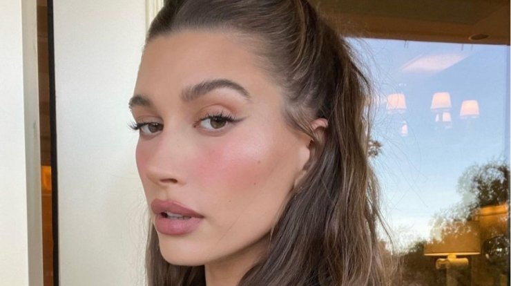 Hailey Bieber: Στα Grammy έκανε την πρώτη της δημόσια εμφάνιση μετά το εγκεφαλικό