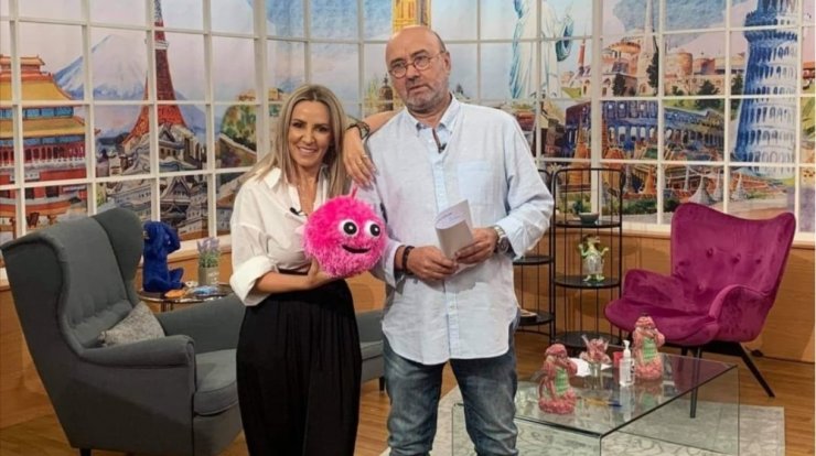 Πήρε το μικρόφωνο και τραγούδησε ο Ανδρέας Δημητρόπουλος στην εορταστική εκπομπή του "Ήρθε και Έδεσε" [βίντεο]