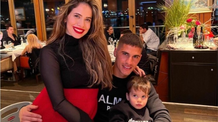 Μαρία Κορτζιά: Το cute στιγμιότυπο μέσα στο αεροπλάνο με τον Πιέρο Σωτηρίου και τον Σοφοκλή [εικόνα]