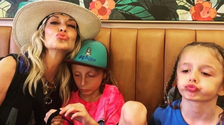 Άννα Βίσση: Οι καθημερινές στιγμές με τα εγγόνια και την κόρη της στη Νέα Υόρκη [εικόνες]