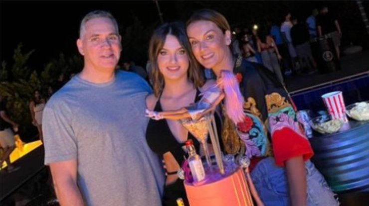 Νικόλας - Γιώτα Παπαδοπούλου: Βρέθηκαν στο εντυπωσιακό πάρτι γενεθλίων της 18χρονης κόρης τους [εικόνες]