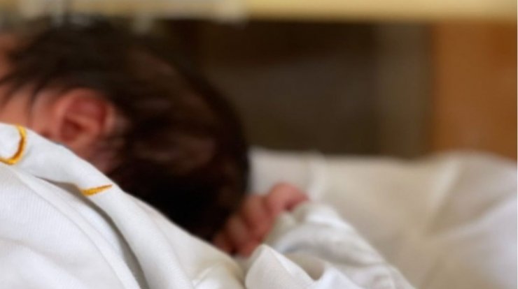 Ποια επώνυμη Ελληνίδα δημοσίευσε την πρώτη φωτογραφία του νεογέννητου γιου της;