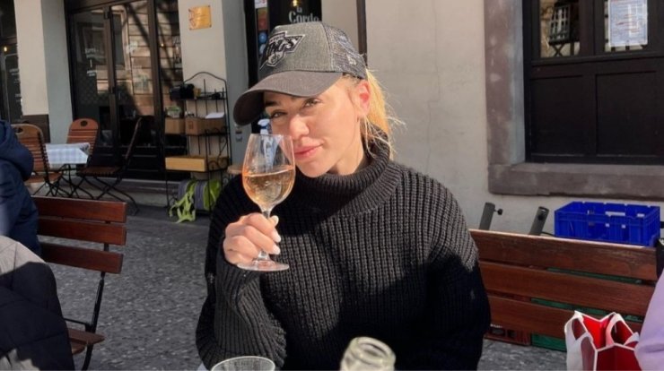 Κόνυ Μεταξά: Η φωτογραφία με φουσκωμένη κοιλίτσα και η απάντηση στις φήμες εγκυμοσύνης [εικόνα]