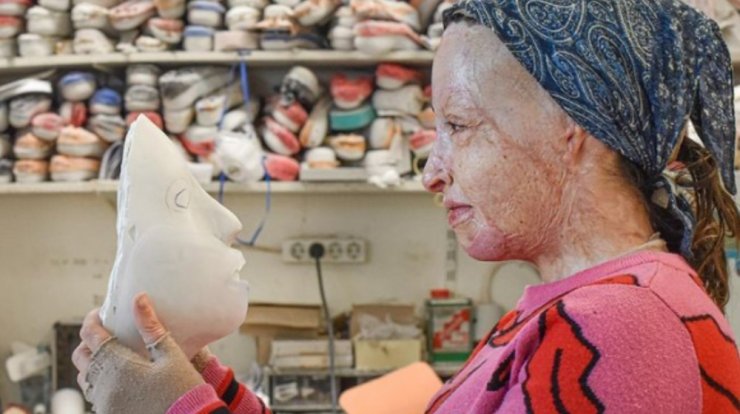 Η Ιωάννα Παλιοσπύρου "πέταξε" τη μάσκα και μας έδειξε την πραγματική της ομορφιά [εικόνα & βίντεο]