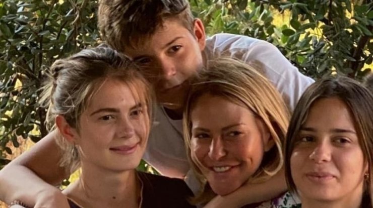 Τζένη Μπαλατσινού: Μας έδειξε πόσο έχει μεγαλώσει ο 15χρονος γιος της, Μάξιμος [εικόνα] 