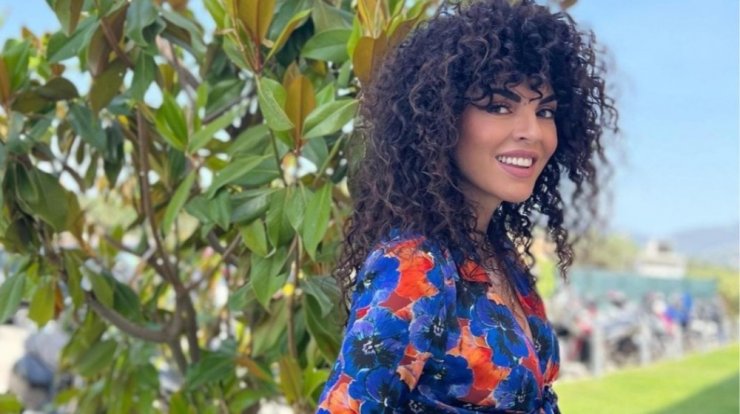 Μαρία Σολωμού: Topless στην αγκαλιά του Mente Fuerte [εικόνα]