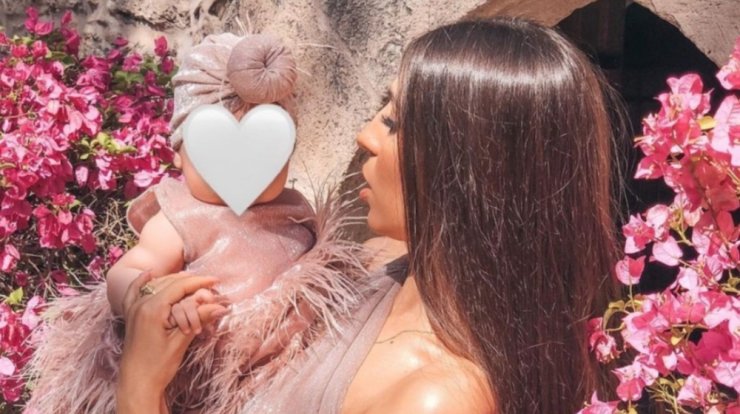 Θέλξια Βαλέρια Φραγκούδη: Η μικρή Ζακελίνα έκανε το πρώτο της μπάνιο στη θάλασσα [εικόνες]