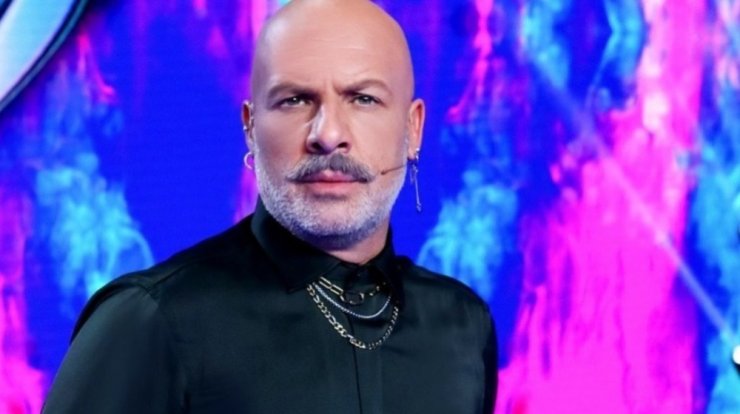 Νίκος Μουτσινάς: "Αυτοπροσδιορίζομαι ως γκέι εννοείται"