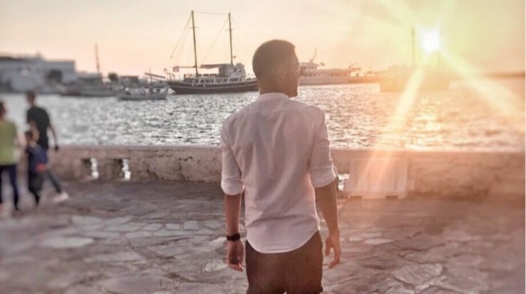 Πρόσωπο της κυπριακής τηλεόρασης θέλει να ασφαλίσει...τα φρύδια του! [βίντεο]