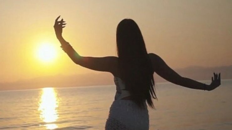 Γνωστή Ελληνίδα τραγουδίστρια oρκίστηκε και πήρε το πτυχίο της στη Φιλολογία [εικόνες]