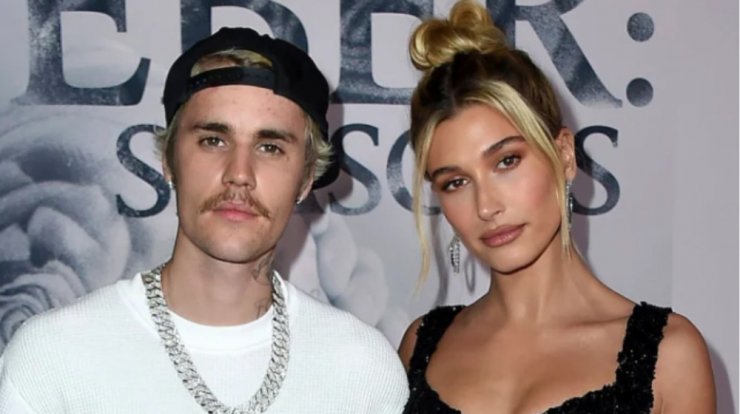 Justin Bieber: Σε συναυλία του ενημέρωσε τους fans του για τις εξελίξεις στην υγεία της συζύγου του