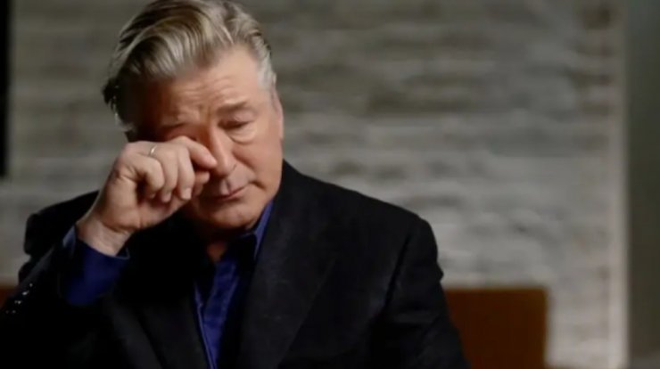 Alec Baldwin: Η τραγική είδηση που τον βρήκε μετά από μήνες από το ατυχές συμβάν του πυροβολισμού