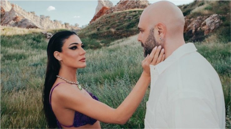 Ήβη Αδάμου - Μιχάλης Κουϊνέλης: Η selfie σε γάμο με Ρουβά - Ζυγούλη [εικόνα] 