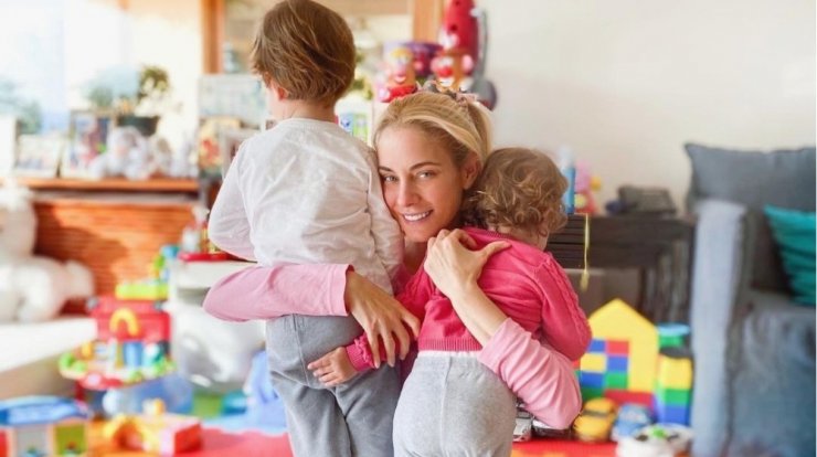 Στην κουζίνα μαζί με την Δούκισσα Νομικού και τους μικρούς της chefs! [εικόνες]