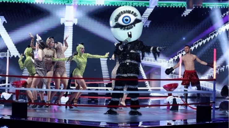 "The Masked Singer": Έμειναν "άφωνοι" οι κριτές με την αποκάλυψη του "Κύκλωπα" [βίντεο]