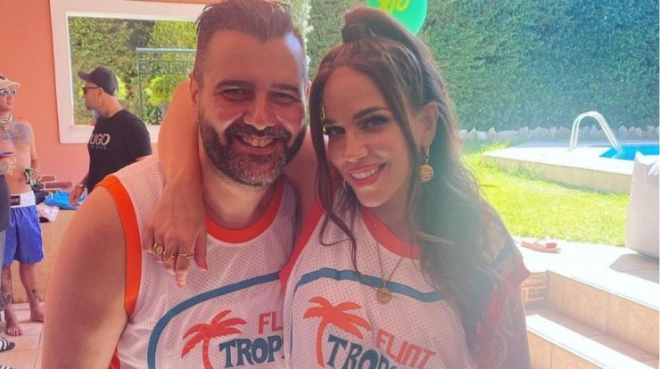 Κατερίνα Στικούδη: Απαθανάτισε τον σύζυγό της στην κουζίνα να ανοίγει φύλλο  [εικόνα]