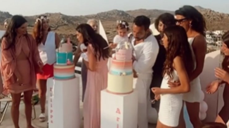 Τανιμανίδης - Μπόμπα: Oι κόρες τους γιόρτασαν τα πρώτα τους γενέθλια [εικόνες & βίντεο]