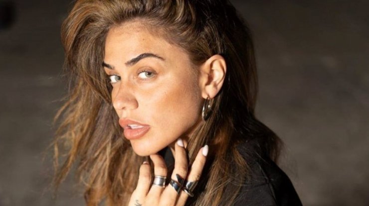 Ξετρελαμένη η Κόνι Μεταξά: Oύρλιαζε στους δρόμους "Αρραβωνιάστηκα" [βίντεο]