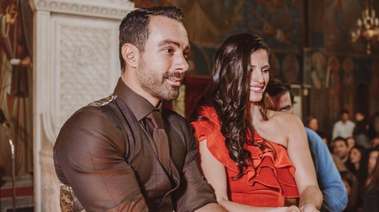 Σάκης Τανιμανίδης: Μας δείχνει πόσο έχει φουσκώσει η κοιλίτσα της Χριστίνας Μπόμπα [βίντεο]