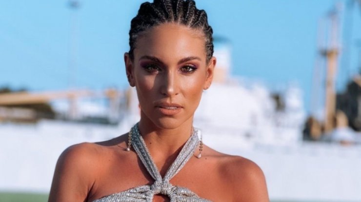 Αθηνά Οικονομάκου: Σύσσωμη η οικογένειά της πρωταγωνιστεί σε βιβλίο! [εικόνα]