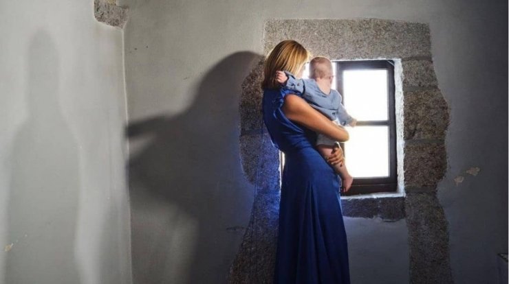 Τζένη Μπαλατσινού: Η νέα χαριτωμένη εικόνα που ανήρτησε αγκαλιά με τον μικρό της γιο