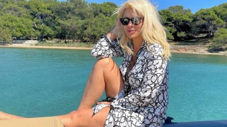 Ελένη Μενεγάκη: Πόζαρε στην αγκαλιά της μητέρας της στην πιο καλοκαιρινή τους εικόνα