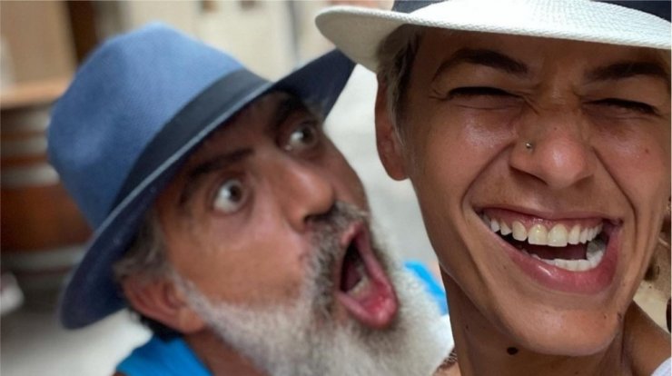 Κούλλης Νικολάου: Το τρυφερό φιλί στη σύζυγό του και το σχόλιό της πως την έχει βασίλισσα [εικόνα]