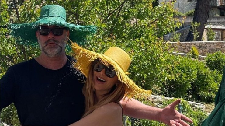 Βανδή - Μπισμπίκης: Γευμάτισαν δίπλα στο κύμα! [εικόνες]