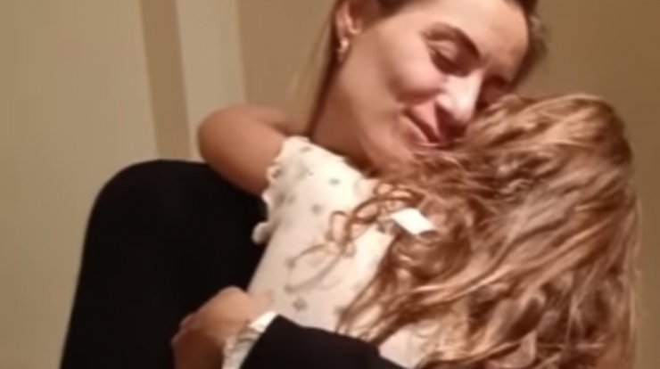 Ελεονώρα Μελέτη: Στόλισε χριστουγεννιάτικα το σπίτι της με οδηγίες από την κόρη της [εικόνες]