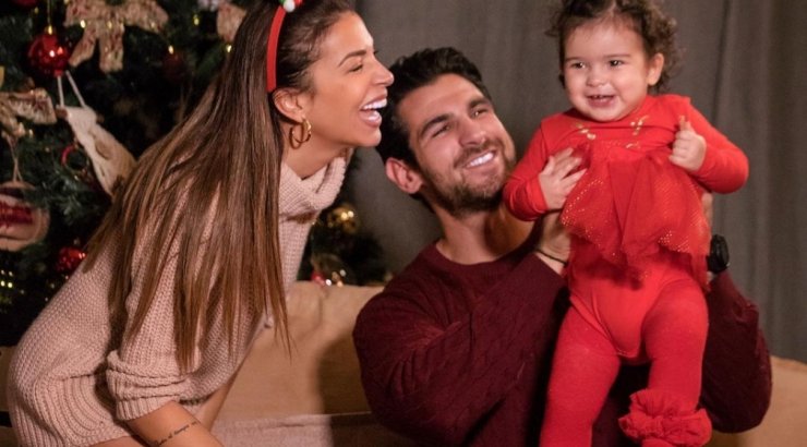 Χατζίδου - Παύλου: Η χαριτωμένη αντίδραση της κόρης τους όταν ακούει τραγούδι της μαμάς της [βίντεο]