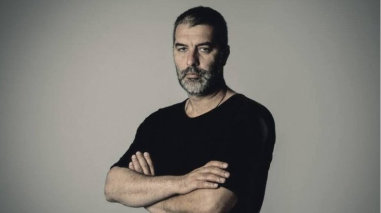 Βασίλης Μπισμπίκης: Φωτογραφίζει σε μια σπάνια στιγμή τον γιο του [εικόνα]