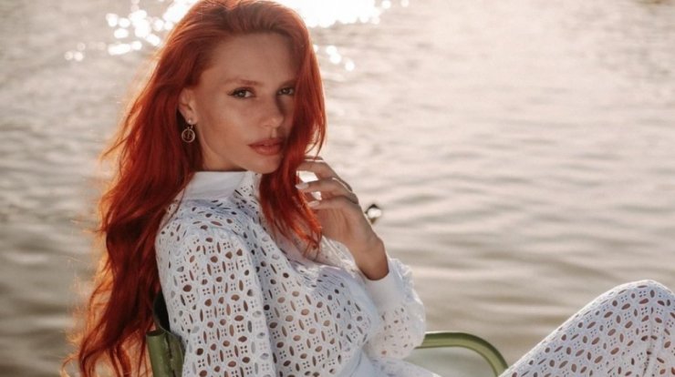 Έβελυν Καζαντζόγλου: Πιο ερωτευμένη από ποτέ στην Κύθνο με τον σύντροφό της [εικόνες]