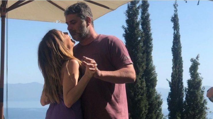 Δέσποινα Βανδή: Παρακολουθεί με καμάρι τον Βασίλη Μπισμπίκη μέσα από την τηλεόραση [βίντεο]