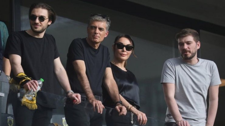 Τατιάνα Στεφανίδου: Βρέθηκε στο γήπεδο με τα αγόρια της [εικόνες] 