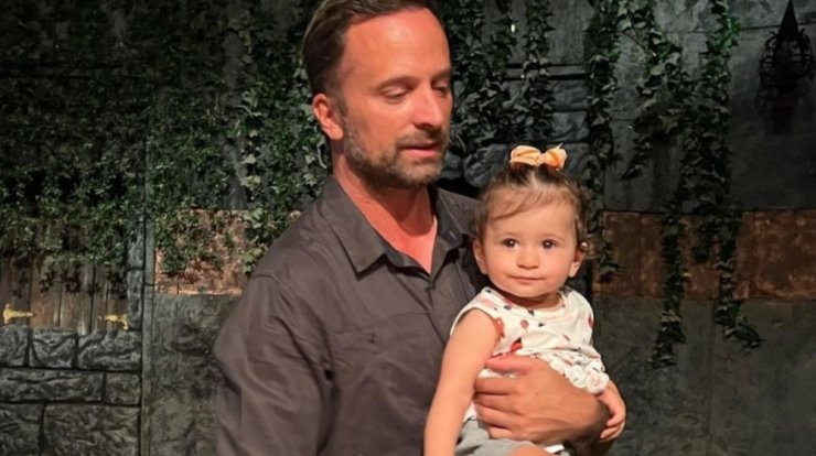 Γιώργος Λιανός: Το νυχτερινό κολύμπι με την κορούλα του σε εξωτική παραλία του Άγιου Δομίνικου [βίντεο]