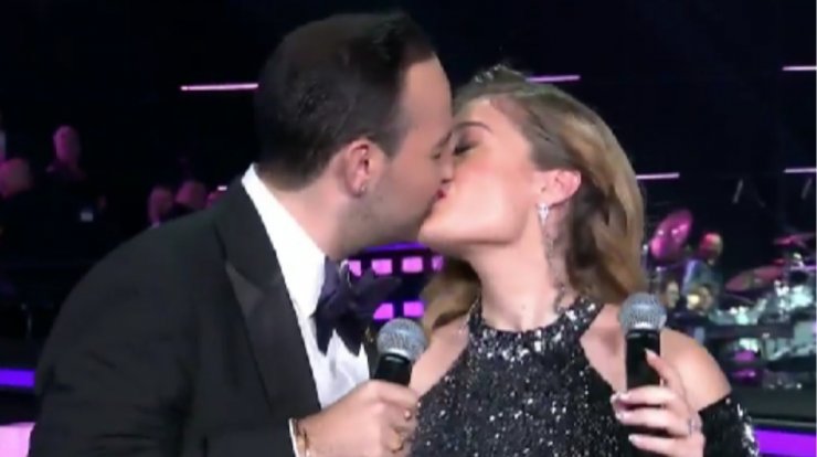 Μαυρίκιος - Ιλάειρα: Έδωσαν το μεγαλύτερο σε διάρκεια φιλί στην ελληνική τηλεόραση [βίντεο]