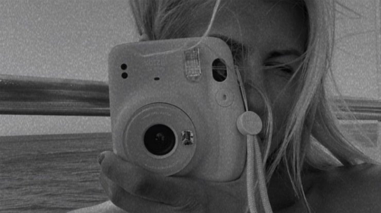 Επώνυμη Ελληνίδα: "Κοιταχτήκαμε στα μάτια...ήταν νέος και ωραίος αυτός που με λήστεψε"