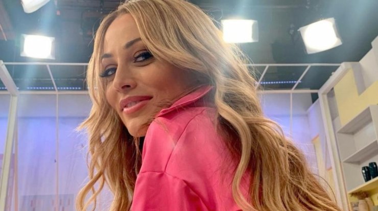 Ελένη Βουλγαράκη: Απαντάει αν είναι ζευγάρι με τον James Καφετζή [βίντεο]