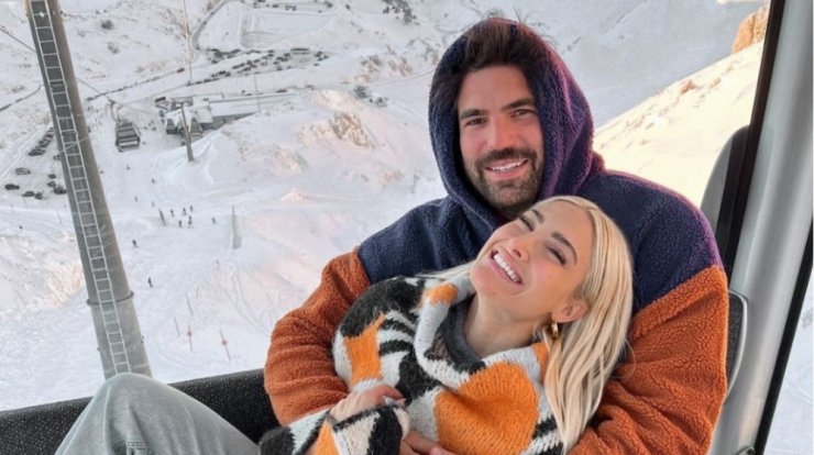 Αλεξάνδρου - Τούνη: Ποζάρουν ημίγυμνοι ως άλλοι "Αδάμ και Εύα" [εικόνα]