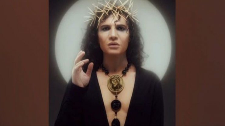 Παντελής Καναράκης: Φωτογραφήθηκε ως Ιησούς Χριστός και προκάλεσε αντιδράσεις [βίντεο]