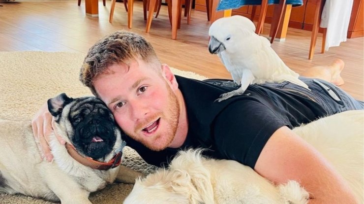 James Καφετζής: Κατηγορεί πως κτηνίατρος σκότωσε τον σκύλο του [εικόνες]