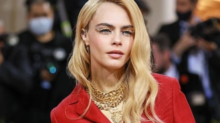 Cara Delevingne: Αυτή είναι η νέα της σύντροφoς - Το φιλί στο στόμα που αντάλλαξαν
