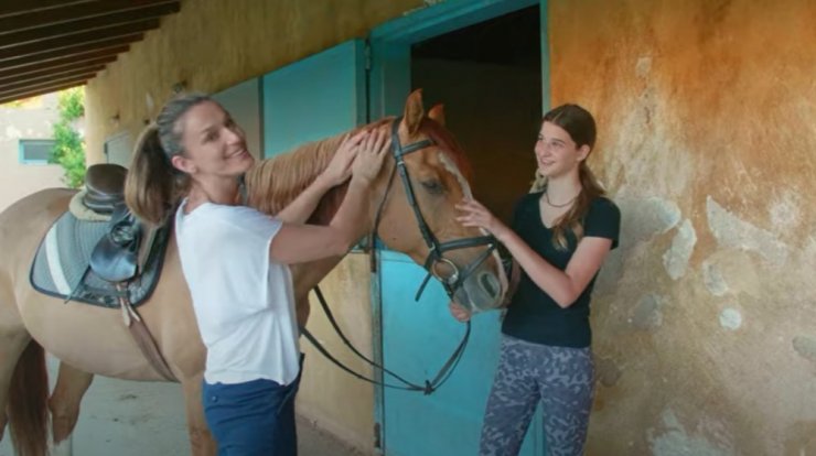 Κάτια Ζυγούλη: Μαζί με την κόρη της, Αναστασία, μοιράζονται τα δικά τους tips για ιπασσία [βίντεο]