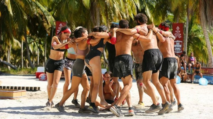 "Survivor": Το ξεχωριστό έπαθλο που απόλαυσε η κόκκινη ομάδα και η νέα παίκτρια στην ομάδα τους [βίντεο]